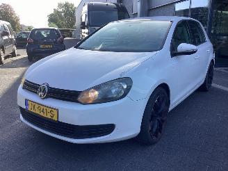 krockskadad bil auto Volkswagen Golf 16 FSI 2009/11