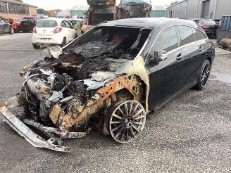 Coche siniestrado Mercedes Cla-klasse CLA Shooting Brake (117.9), Combi, 2015 / 2019 1.6 CLA-180 16V 2018/4