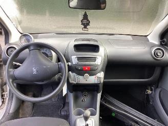 Peugeot 107 107, Hatchback, 2005 / 2014 1.0 12V picture 9