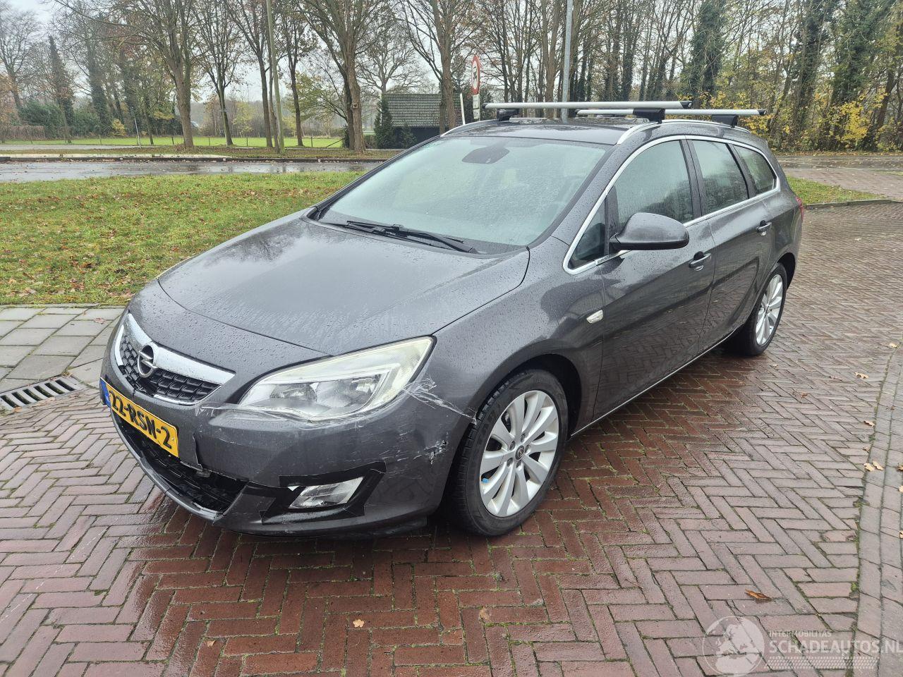 Opel Astra 1.4 COSMO SPORTS TOURER