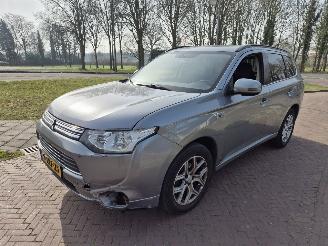 Unfallwagen Mitsubishi Outlander 2.0 PHEV EDITION 2014/6