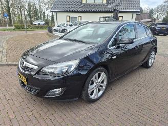 Schadeauto Opel Astra 1.4 Turbo Sport 2011/5