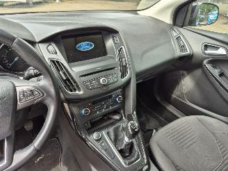 Ford Focus 1.0 Titanium picture 10