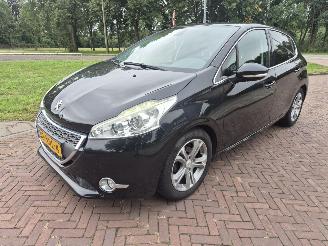 Voiture accidenté Peugeot 208 1.4 VTi Allure 2013/4