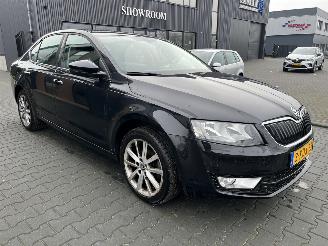 krockskadad bil auto Skoda Octavia 1.2 TSI Greentech Ambition Businessline 2013/3