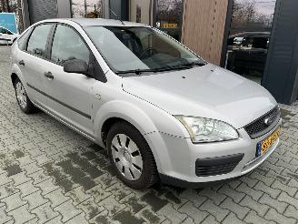 skadebil auto Ford Focus 1.4-16V Ambiente Airco 2005/1