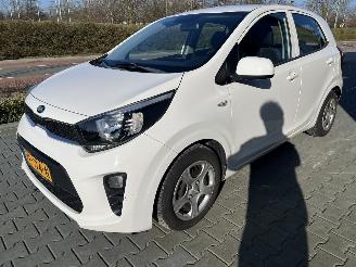 Damaged car Kia Picanto 1.0 CVVT ComfortLine Airco Elektrische Ramen 2017/8