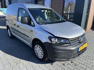 krockskadad bil bedrijf Volkswagen Caddy 2.0 TDI L1H1 Economy Business KM 81723 airco navi Camera 2019/10