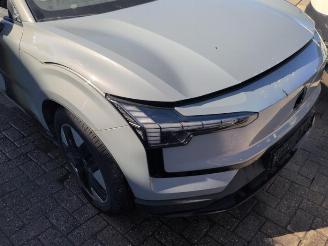 skadebil auto Volvo EX30 EX30, SUV, 2023 Single Motor Extended Range 69 kWh 2024/6