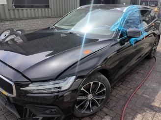 Uttjänta bilar auto Volvo V-60 V60 II (ZW), Combi, 2018 2.0 B3 16V Mild Hybrid 2020/8