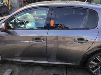 Vrakbiler auto Peugeot 208 208 II (UB/UH/UP), Hatchback 5-drs, 2019 1.2 Vti 12V PureTech 130 2022/2