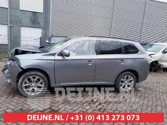 Mitsubishi Outlander Outlander (GF/GG), SUV, 2012 / 2022 2.0 16V PHEV 4x4 picture 4