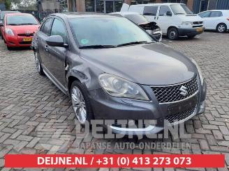 Salvage car Suzuki Kizashi Kizashi (FRE/FRF), Sedan, 2010 / 2015 2.4 16V 2013/1