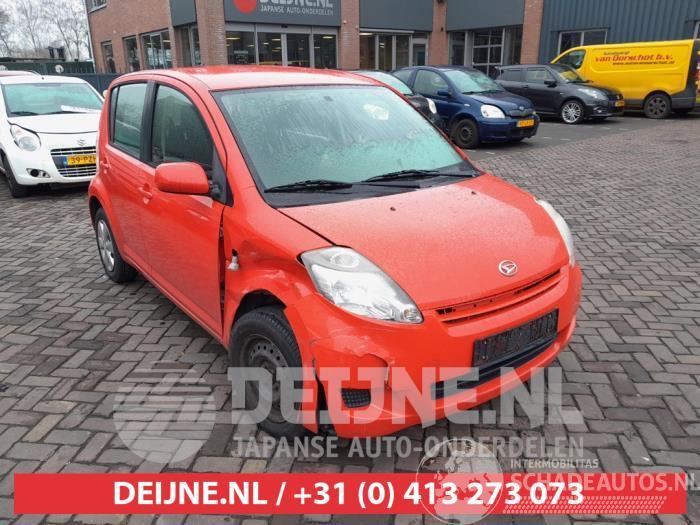 Daihatsu Sirion Sirion 2 (M3), Hatchback, 2005 1.0 12V DVVT
