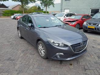  Mazda 3  2015/6