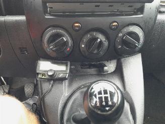 Mazda 2  picture 15