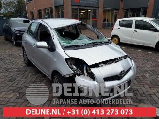 Uttjänta bilar auto Toyota Yaris Yaris II (P9), Hatchback, 2005 / 2014 1.33 16V Dual VVT-I 2010/3
