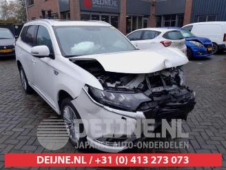 Vrakbiler auto Mitsubishi Outlander  2019/11