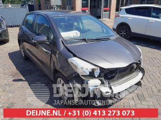 Vrakbiler auto Toyota Yaris Yaris III (P13), Hatchback, 2010 / 2020 1.0 12V VVT-i 2013/7