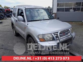 Salvage car Mitsubishi Pajero Pajero Hardtop (V6/7), Terreinwagen, 2000 / 2006 3.2 DI-D 16V 2001/4