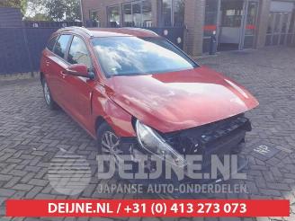Coche siniestrado Hyundai I-30 i30 Wagon (PDEF), Combi, 2017 1.4 T-GDI 16V 2017/11