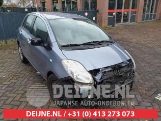 Vrakbiler auto Toyota Yaris Yaris II (P9), Hatchback, 2005 / 2014 1.33 16V Dual VVT-I 2010/9