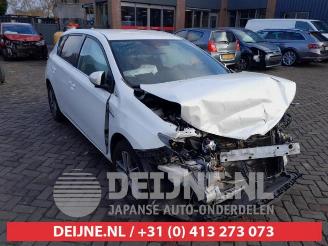Vrakbiler auto Toyota Auris Auris (E18), Hatchback 5-drs, 2012 / 2019 1.8 16V Hybrid 2015/4