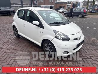 Coche siniestrado Toyota Aygo Aygo (B10), Hatchback, 2005 / 2014 1.0 12V VVT-i 2009/11