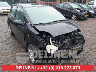 Vrakbiler auto Toyota Yaris Yaris II (P9), Hatchback, 2005 / 2014 1.3 16V VVT-i 2008/2