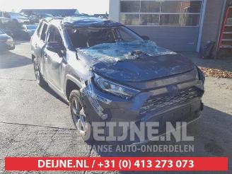Coche siniestrado Toyota Rav-4 RAV4 (A5), Terreinwagen, 2018 2.5 Hybrid 16V 2020/10