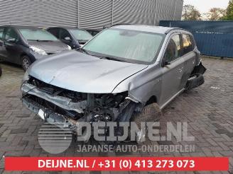 Mitsubishi Outlander Outlander (GF/GG), SUV, 2012 / 2022 2.0 16V PHEV 4x4 picture 3