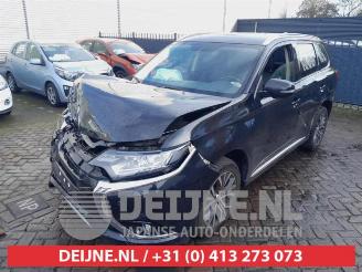 Mitsubishi Outlander Outlander (GF/GG), SUV, 2012 / 2022 2.0 16V PHEV 4x4 picture 3