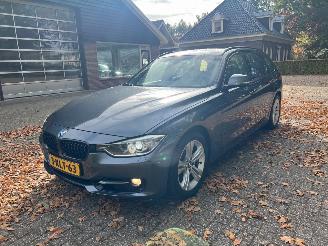 krockskadad bil auto BMW 3-serie 320i Executive Sport Aut. 2013/6