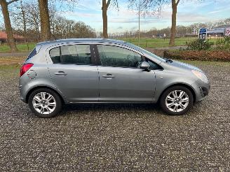 Opel Corsa 1.2i Edition Automaat picture 2