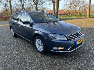 Vaurioauto  passenger cars Volkswagen Passat 2.0 tdi automaat Comfortline 2011/2