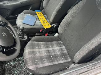 Peugeot 108 1.0 active apple carplay picture 15