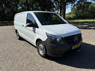 krockskadad bil bedrijf Mercedes Vito 116 cdi Lang 2021/5