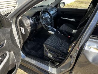 Suzuki Vitara 1.6i NAVI / CAMERA / CRUISE / TREKHAAK picture 9