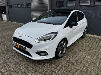 krockskadad bil auto Ford Fiesta 1.0 ST-LINE PANODAK / CRUISE / NAVI / 125PK 2019/2