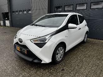 Damaged car Toyota Aygo 1.0 VVT-i AIRCO / CRUISE 2022/1