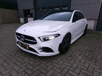 krockskadad bil auto Mercedes A-klasse 200D AMG-PAKKET / PANODAK / CAMERA / NAVI / AUTOMAAT 2019/12