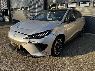 damaged passenger cars MG MG4 ELECTRIC LUXURY 64Kwh 2023/6
