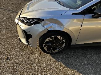 MG MG4 ELECTRIC LUXURY 64Kwh picture 5