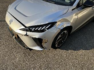 MG MG4 ELECTRIC LUXURY 64Kwh picture 4