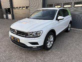 damaged passenger cars Volkswagen Tiguan 2.0 TSI 4 MOTION AUTOMAAT HIGHLINE 2019/10