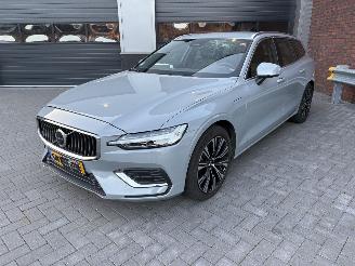 Vaurioauto  passenger cars Volvo V-60 2.0 T6 Plug-in Hybrid AWD Plus Bright 2024/10