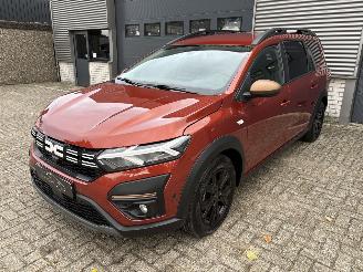 damaged passenger cars Dacia Jogger 1.6 Hybrid 7PERS / CLIMA / CRUISE / CAMERA 2024/5