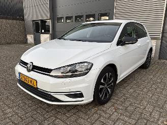 Vaurioauto  passenger cars Volkswagen Golf 1.6 TDI NAVI / CRUISE / PDC / CLIMA 2019/9