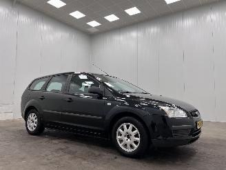 Damaged car Ford Focus Wagon 1.6i Airco 2006/4