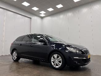 krockskadad bil auto Peugeot 308 1.6 BlueHDI Executive Panoramadak Navi Clima 2015/12